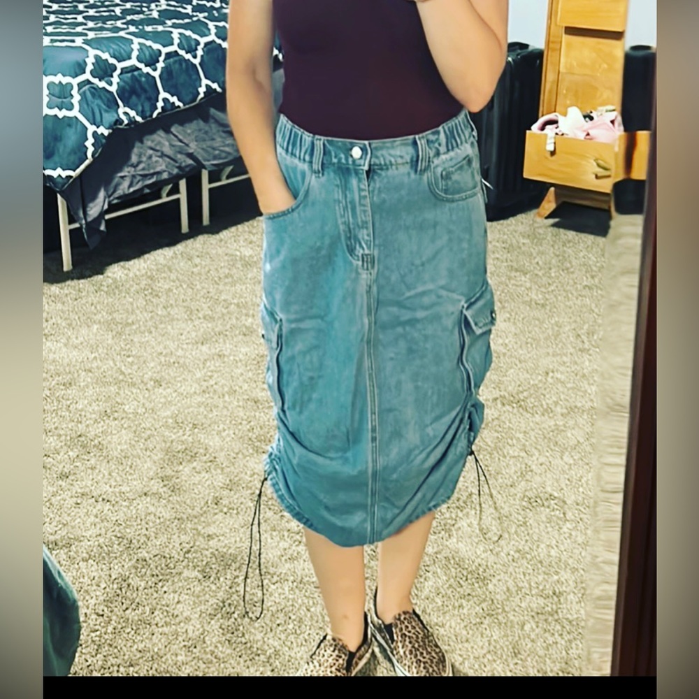 Drawstring Ruched Slit Denim Midi Skirt - Picture 5 of 17